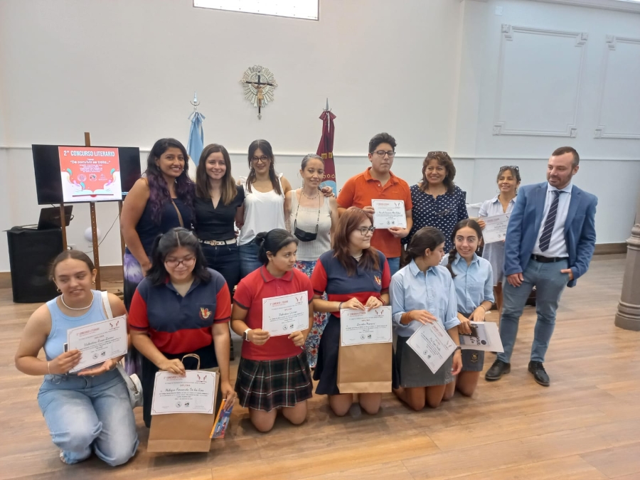 El Colegio de Escribanos premió a 10 estudiantes en un concurso literario